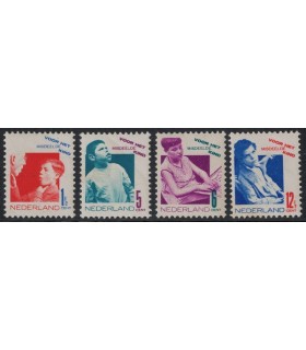 240 - 243 Kinderzegels (xx)
