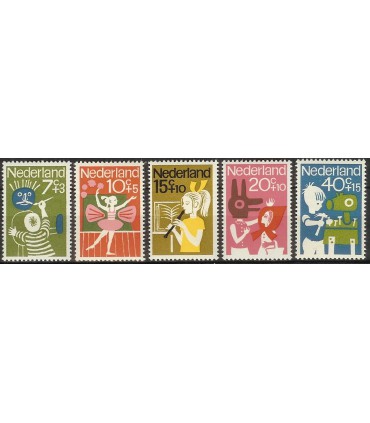 830 - 834 Kinderzegels (xx)