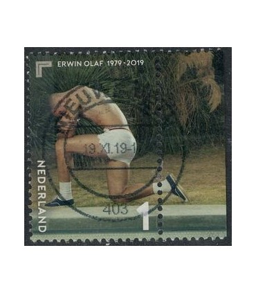 3763 Erwin Olaf - gehurkt (o)