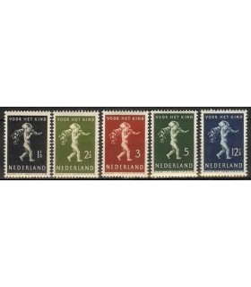 327 - 331 Kinderzegels (x)