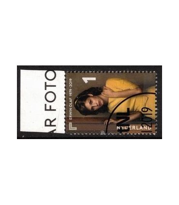 3762 Erwin Olaf - vrouw (o) TAB c