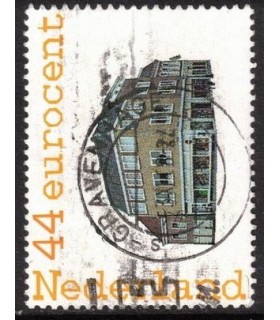 Winkel met woningen erboven (o)