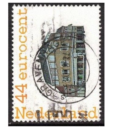 Winkel met woningen erboven (o)