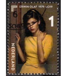 3762 Erwin Olaf - vrouw (o) 2. c