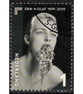 3759 Erwin Olaf - sieraden (o) 2. c