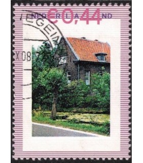 Huis met boom ervoor (o)